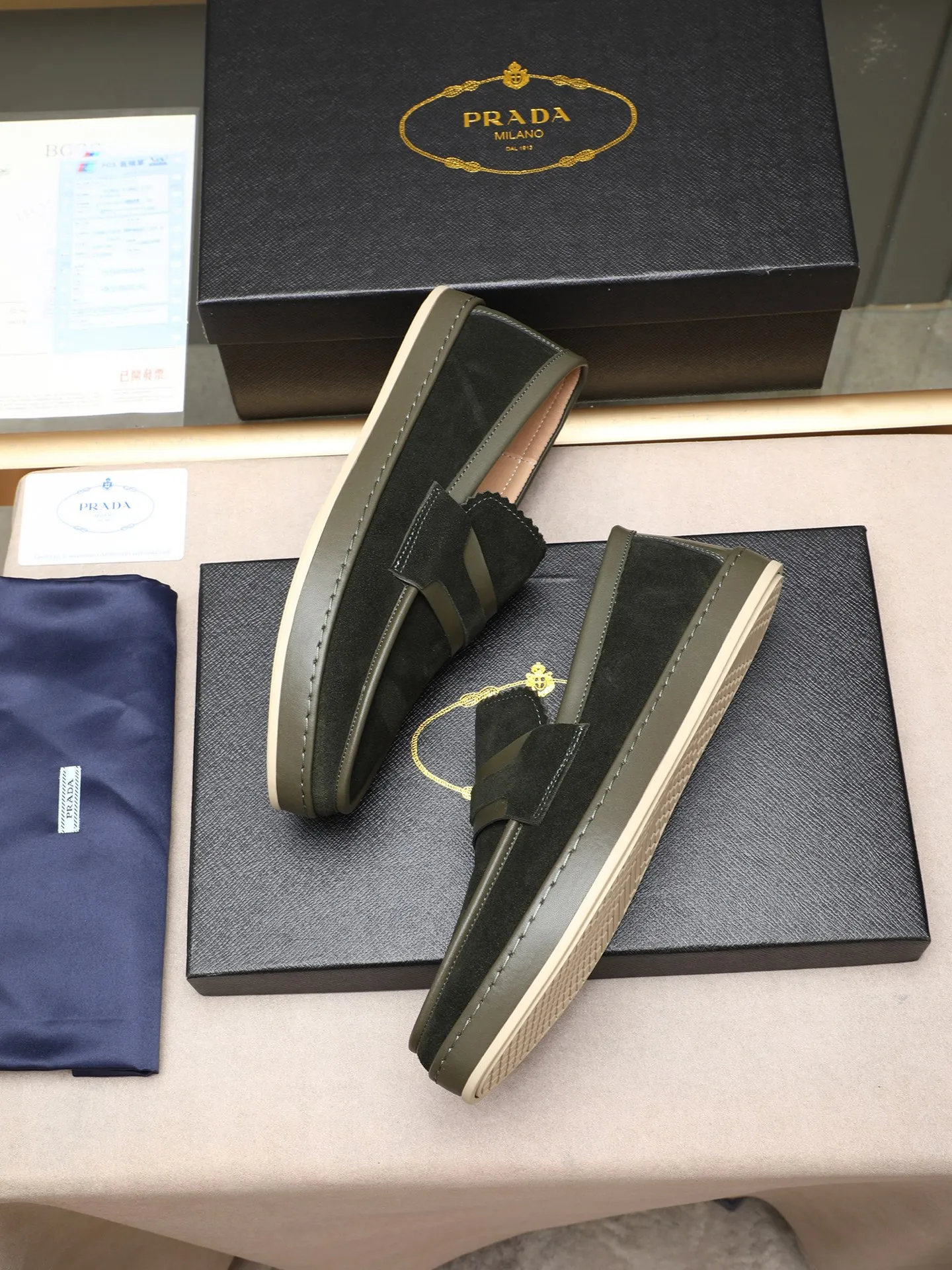 Men's men's shoes 💰P420 🆕🔥New update🔥👟PRADA (Prada) new products are released, imported soft cowhide, fashionable to allow air to penetrate the entire shoe, and the awesome shoes [strong] bring an extremely comfortable and breathable feeling! Beautiful inside and out! Exquisite workmanship, top-grade cowhide material, 😌Number: 38~44 (45 customized) 4 colors of black, blue, gray to choose from.